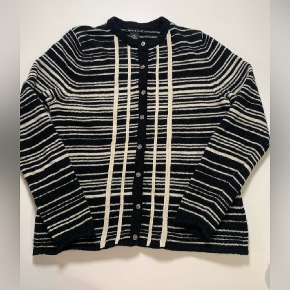 Deane & White cardigan sweater size Large.